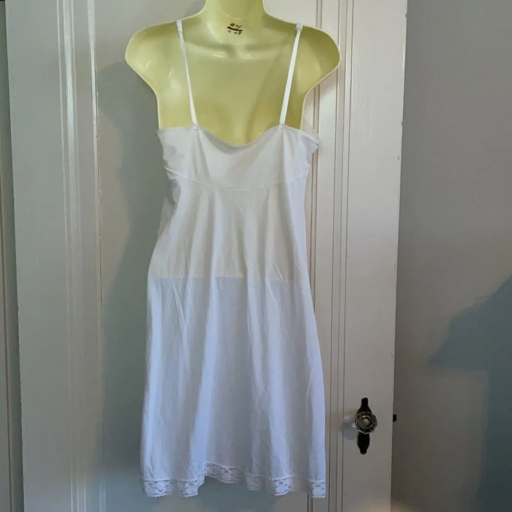 Vtg Vanity Fair white full slip with lace details - Picture 4 of 7